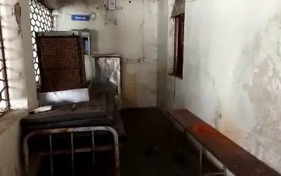 बीड जिले का यह अस्पताल मरीजों को बनाता है बीमार