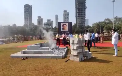 Lata Mangeshkar ashes handed over to family members