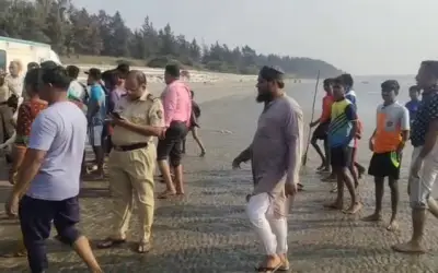 नासिक से पिकनिक मनाने आये 4 छात्र केळवे बीच समुद्र में डूबे