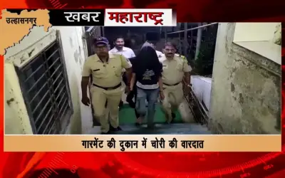 Theft in a garment shop, both the youths absconding with cash of 1 lakh 86 thousand