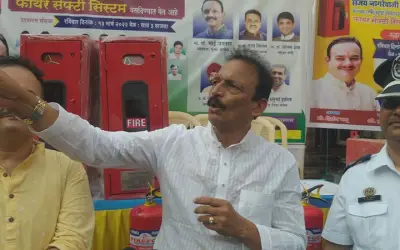 कांग्रेस नहीं लगने देगी मुंबई के स्लम इलाकों में आग