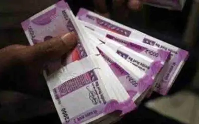 पति को वश में कराने के लिए पत्नी ने ज्योतिषी को दिए 59 लाख रुपए