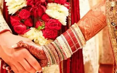 कलयुगी मां ने अपने प्रेमी से कराई जबरन नाबालिग बेटी की शादी